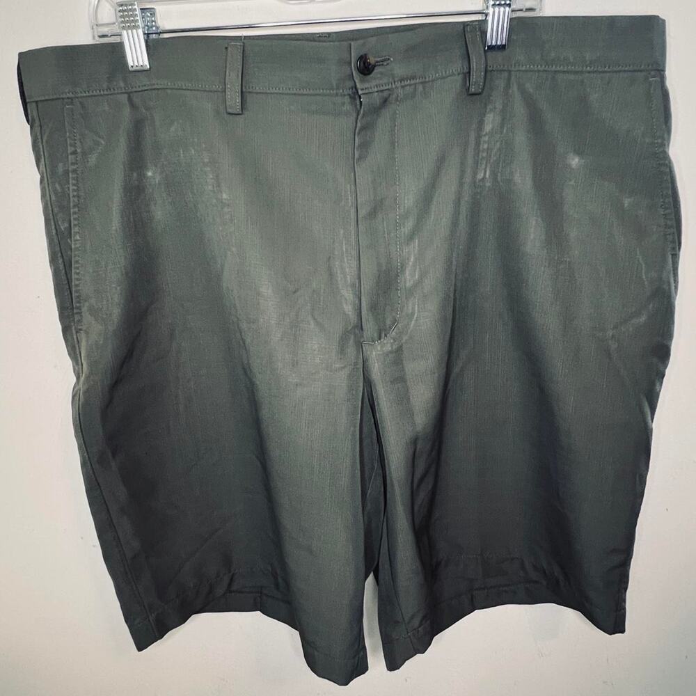 Haggar Chino Shorts Men's Size 40 Olive Green Flat Front Golf Outdoors Gorpcore